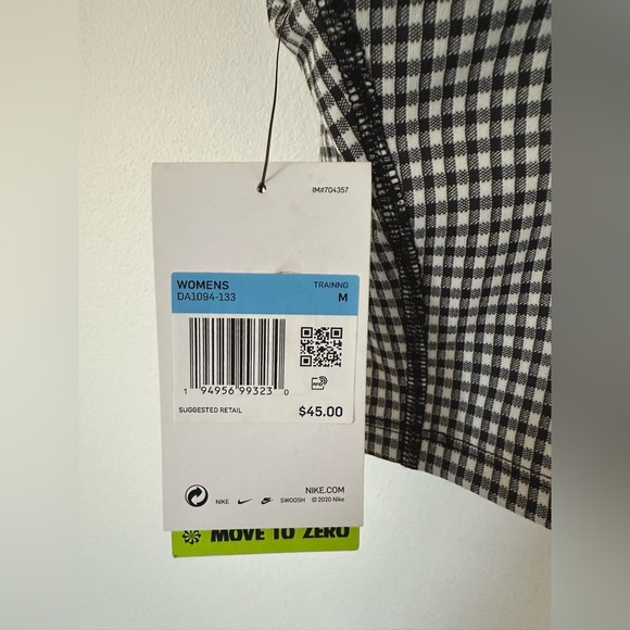 NWT Nike Yoga Women's Black and White Cropped Gingham Tank Sports Bra SIZE M - Picture 8 of 13
